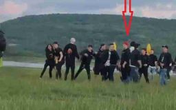 FOTO: Neznáte mladíka v červené kšiltovce? Hledá ho policie a řekla proč