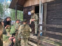 FOTO: Mise, noční poplachy, salutování. V Žerotíně na Lounsku pořádají nadšenci Army tábor