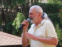 OBRAZEM: Daniel Hůlka v Žatci zpíval seniorům a zavzpomínal, kdy tu byl poprvé.