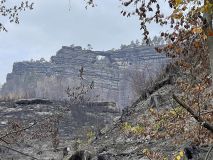 FOTOREPORTÁŽ: Obraz zkázy i obnovy. Národní park čtvrt roku po ničivém požáru