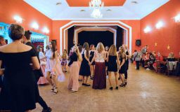 OBRAZEM: V Podbořanech se tančilo! Místní základní škola uspořádala Žákovský ples