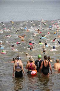 Na Nechranicích se sešli triatlonisté. Konal se tam tradiční Hopman triatlon