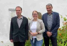 Návštěva z kraje se prošla Zkamenělým lesem, nejnovější expozicí lounského muzea