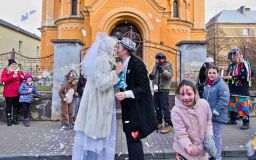 Průvod v maskách, živá hudba nebo koláčky. V Podbořanech si lidé užili masopust