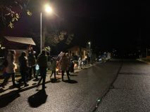OBRAZEM: Březnem u Chomutova prošla strašidla s lampiony. Konal se tam totiž Halloweenský lampionový průvod
