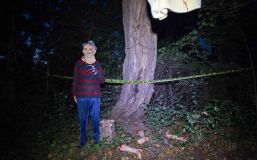 FOTO: Sestra, Texaský masakr motorovou pilou nebo Freddy Krueger. Odvážlivci si v Podbořanech prošli hororovou stezku odvahy