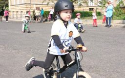 FOTO: Běh s kočárky, jízda na odrážedlech nebo kolech. To byl Dětský den a Malá cena Postoloprt 2023