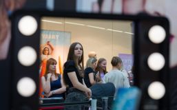 OBRAZEM: Do teplické Galerie dorazily desítky dívek a chlapců, kteří chtějí do světa modelingu