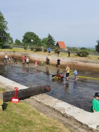 Dobrovolní hasiči z Líšťan společně s místními čistili koupaliště