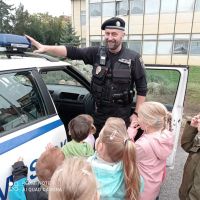 OBRAZEM: Strážníci ze Žatce navštívili děti ve školičce Sedmikrásky