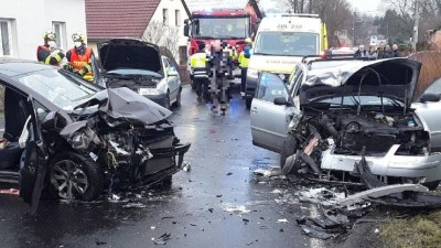 Policisté na Lounsku vyjížděli k 28 nehodám. Nikdo nezemřel, dva lidé se těžce zranili