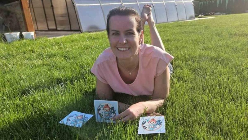 Iveta Žižková si vytvořila i vtipnou nálepku holčičky Chcandy na toaletě s nápisem Hodnoceno na www.chcanda.cz.  