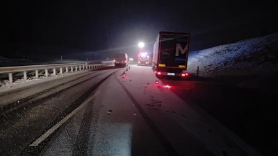 OBRAZEM: Rozmary počas&iacute; potr&aacute;pily řidiče na Lounsku. Z&aacute;chrann&eacute; složky vyj&iacute;žděly k několika nehod&aacute;m