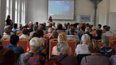 Den seniorů ve Staré papírně nabídl bohatý program