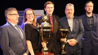 Zleva: Starosta Roudnice nad Labem František Padělek, Jindra Zalabáková, Michal Čupr, Jan Richter a předseda komise pro sport a volný čas Jiří Horák. Foto: Ústecký kraj