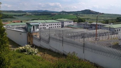 Na doživotí odsouzený vrah chce z věznice v Bělušicích na svobodu. Původně dostal trest smrti