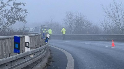 Doprava aktuálně: Kluzké silnice jsou plné nehod, u Herkulu na Mostecku uklouzl kamion