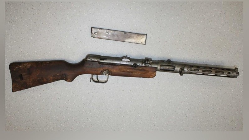Při zbraňov&eacute; amnestii byl odevzd&aacute;n i německ&yacute; samopal Vollmer-Erma EMP r&aacute;že 9 mm Luger, vyr&aacute;běn&yacute; v letech 1925 až 1940. Foto: Policie ČR