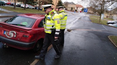 Muž na Lounsku přejížděl autem mezi vesnicemi. Měl v sobě přes tři promile