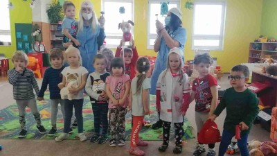 NAPSALI JSTE NÁM: Děti z mateřinky v Bitozevsi se v rámci týdenního bloku "Naše tělo, naše zdraví" seznámily s prací paní doktorky