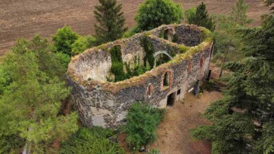 Zapomenut&yacute; př&iacute;zrak v př&iacute;rodě: Objevte mystickou zř&iacute;ceninu, o kter&eacute; vět&scaron;ina turistů nem&aacute; ani tu&scaron;en&iacute;!