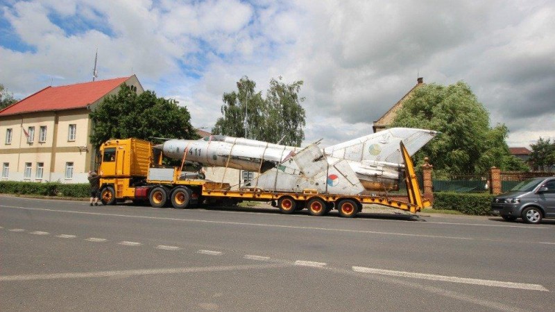 Převoz Mig - 21. Foto: Tomáš Kassal