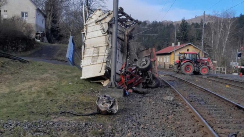 Středeční nehoda u Okounova. Foto: HZS Ústeckého kraje