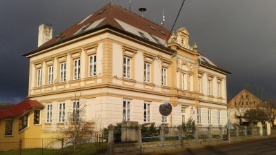 Staňkovice u Žatce opravují školu. Topit se v ní bude tepelným čerpadlem, zřejmě jediným toho druhu v okrese