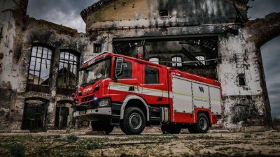 FOTO: Hasiči z Lenešic se konečně dočkali nové cisternové stříkačky. Téměř 60 let starý vůz už dosloužil