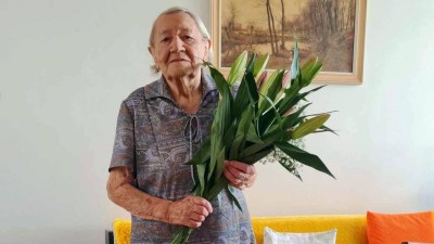 Úctyhodných 100 let oslavila Jarmila Bláhová ze Žatce. Blahopřát ji přišel i starosta města