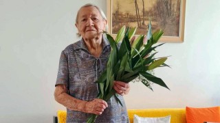 Úctyhodných 100 let oslavila Jarmila Bláhová ze Žatce. Blahopřát jí přišel i starosta města. Foto: město Žatec