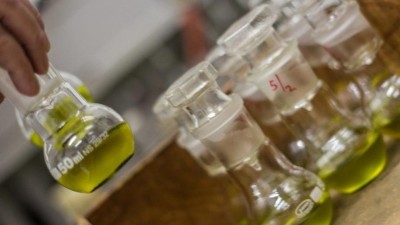 Smrt&iacute;c&iacute; koktejl v automatech? Policie odkr&yacute;v&aacute; drsnou realitu dostupn&yacute;ch syntetick&yacute;ch l&aacute;tek