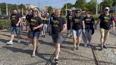 VIDEO: Do dopravního podniku přišlo 50 řidičů tramvají! Obdivovali i zpívající historické vozidlo