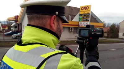 Technický stav, požití alkoholu, bezpečnostní pásy. Lounští policisté kontrolovali řidiče i cyklisty