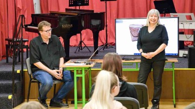 FOTO: V Podbořanech se konala beseda s fotografkou. Laurencia Helásková hovořila o technice, oceněních, ale i o přírodních katastrofách