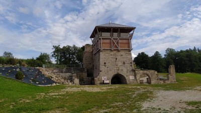 TIP NA VÝLET: Dřevouhelná vysoká pec v Šindelové se změnila ve zříceninu. Poslední roky se místní spolek snaží o její záchranu