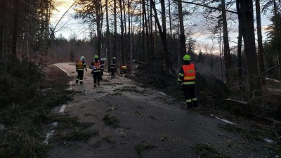 Odstraňování následků bouřky. Foto: HZS Ústeckého kraje