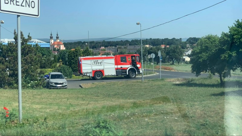 Hasiči vyjeli k nahlášené dopravní nehodě, nakonec to byl jenom planý poplach. Foto. Jitka Fárová