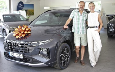 Veronika Kašáková si přála nový Tucson. Díky Autosalonu Most jezdí už v několikátém. Stejně tak i Jiří Kasina z Myslivosti