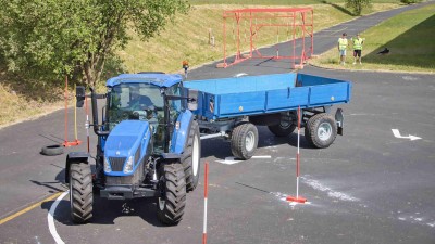 FOTO: Žáci zemědělských škol soutěžili v Podbořanech o titul mistra republiky v řízení traktoru s vlekem