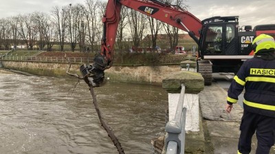 OBRAZEM: Víc než oheň zaměstnává hasiče voda