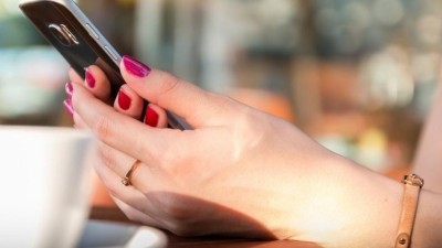 Milionov&yacute; podvod na posledn&iacute; chv&iacute;li zhatila obezřetnost. Žena prokoukla lest fale&scaron;n&eacute;ho bank&eacute;ře