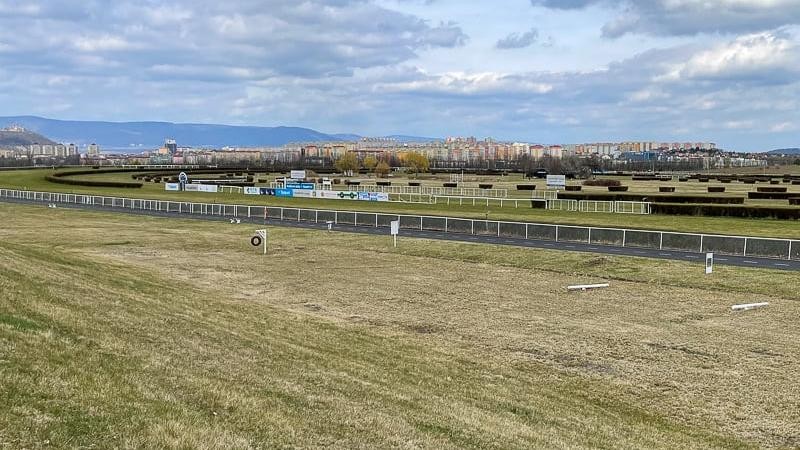 Hipodrom v Mostě zahájí tuto sobotu novou dostihovou sezónu. Foto: Oldřich Hájek