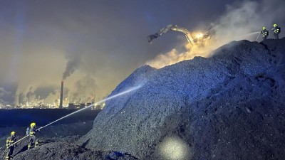 OBRAZEM: Opět hoří Celio! Na místě zasahuje 23 jednotek hasičů, dorazila i chemická laboratoř