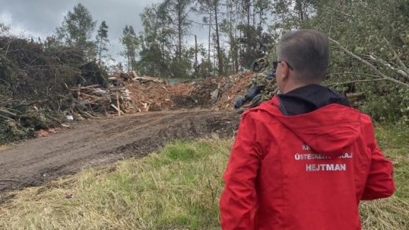 Hejman Ústeckého kraje v obcích postižených vichřicí.Foto: Krajský úřad Ústeckého kraje