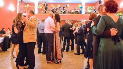FOTO: Učitelé z Podbořan se hodili do gala a vyrazili na ples