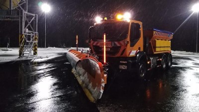 Silničáři mají na zimu desetitisíce tun soli, poprvé nasadí nové sypače se speciálními tryskami