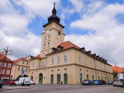 Týden v Žatci: Jednání zastupitelstva, Přírodovědné centrum a závod cyklistů v parku