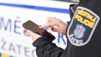 Původce čern&eacute; skl&aacute;dky v Mosteck&eacute; ulici odhalen, hroz&iacute; mu vysok&aacute; pokuta