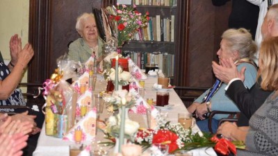 Oblíbená učitelka Vlasta Němečková oslavila 100. narozeniny